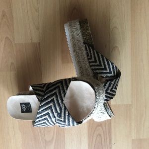 G C Espadrille Platform Sandals Size 7.5 New